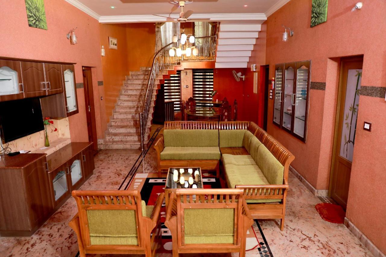 Gilead Holliday Tāmarakulam Exterior foto